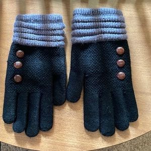 Womens gloves, never worn.